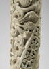 Colonne décorée de feuillage, de rinceaux habités et de galons perlés, image 21/23
