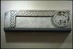 Partie gauche d’un linteau décoré de l’Agneau divin (autrefois au centre) et portant une inscription, image 1/6