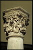 Chapiteau heptagonal décoré de feuillage, d'animaux fantastiques et d'une sirène tenant un miroir, image 6/15
