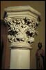 Chapiteau heptagonal décoré de feuillage, d'animaux fantastiques et d'une sirène tenant un miroir, image 9/15