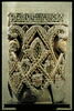Chapiteau orné de feuillages entrecroisés dans lesquels sont inscrits des éléments floraux, des masques et des écus armoriés, image 10/13