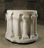 Vasque de fontaine à décor d'architecture, image 1/31