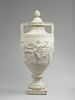 Vase à décor d'une ronde de satyres et de satyresses avec les accessoires du thiase bachique, image 1/6