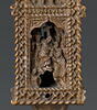 Croix-reliquaire en bois, sculptée de dix-huit scènes de la vie du Christ et trois reliquaires aux extrémités, image 6/29