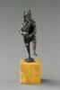 Statuette : Fou dansant et jouant d'une cabrette en forme de chevrette, image 1/6