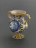 Vase à deux anses : Amour chevauchant un dauphin et profil de Maure, image 2/7