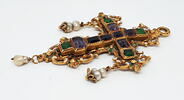 Croix-pendentif en or ornée d'améthystes, d'émeraudes et de perles, image 3/5