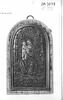 Plaque : la Vierge assise sur un trône surmonté d'une coquille et tenant l'enfant Jésus, image 2/2