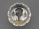 Coupe festonnée sur pied : armoiries, image 3/6