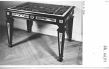 Table à plateau en mosaïque de marbre et pierres dures aux armes des Médicis, image 1/2