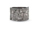 Bracelet à décor de cavaliers et de griffons d’un groupe de trois (OA 8200 à OA 8202), image 1/4