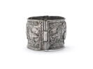 Bracelet à décor de cavaliers et de griffons d’un groupe de trois (OA 8200 à OA 8202), image 2/4