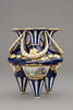 Trois vases réunis par des guirlandes, image 1/9