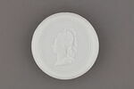 Médaillon représentant la reine Marie-Antoinette, image 2/2