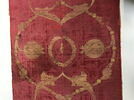 Velours à fond rouge décoré de motifs décoratifs jaunes, image 3/7