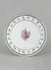 Assiette ronde, d'une série de soixante-neuf (R 596 à 664), d'un service de table (R 550 à 675), image 1/2