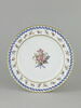 Assiette ronde, d'une série de soixante-neuf (R 596 à 664), d'un service de table (R 550 à 675), image 1/2