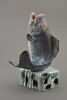 Vase en forme de carpe, d'une paire (avec TH 485), image 1/4