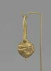 Boucle d'oreille avec croix hérissée de globules, image 3/8