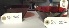 Coupelle en verre rouge (d'une paire), image 1/4
