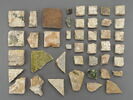 Ensemble de 42 carreaux ou fragments de carreau à décor vernissé vert, image 2/2