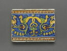 Carreau rectangulaire - pavé de bordure : décor de grotesques sur fond bleu, image 1/2