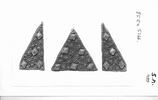 Trois éléments d'agrafe (?) triangulaires, image 3/3