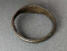 Bague sur le chaton : IHS, image 2/4