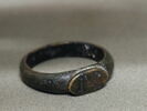 Bague portant un monogramme frappé sur le chaton plat ovale A N ?, image 2/4