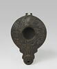Lampe en bronze de forme antique décorée de scènes funèbres, image 2/7