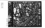 Vitrail, médaillon inférieur : scènes de l'histoire de saint Nicaise avec saint Nicaise et sainte Eutropie se dirigeant vers la cathédrale de Reims, arrivée des Vandales, martyre de saint Nicaise, image 6/17