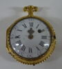Montre ronde : jeune femme à sa toilette, image 2/2