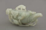 Vase en jade vert pâle, en forme de théière, image 4/6