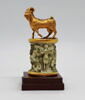 Cachet formé d'un bouc en or, image 1/4