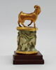 Cachet formé d'un bouc en or, image 3/4