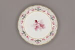 Assiette d'une série de quarante et une (R 510 à 549 bis); du service en pâte tendre blanche décorée de vases fleuris et d'amour en camaïeu rose et à bordure oeil de perdrix doré (R 489 à 549), image 1/3