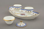 Plateau ovale à bords relevés avec deux petits pots ayant chacun un bol intérieur et un couvercle, d'une paire (R 567), d'un service de table (R 550 à 675), image 4/7