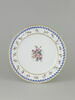 Assiette ronde, d'une série de soixante-neuf (R 596 à 664), d'un service de table (R 550 à 675), image 1/2