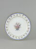 Assiette ronde, d'une série de soixante-neuf (R 596 à 664), d'un service de table (R 550 à 675), image 1/2