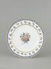Assiette ronde, d'une série de soixante-neuf (R 596 à 664), d'un service de table (R 550 à 675), image 1/2
