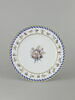 Assiette ronde, d'une série de soixante-neuf (R 596 à 664), d'un service de table (R 550 à 675), image 1/2