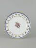 Assiette ronde, d'une série de soixante-neuf (R 596 à 664), d'un service de table (R 550 à 675), image 1/2