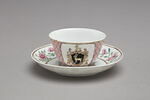 Tasse et soucoupe d'un service à thé et à café de dix-huit pièces (R 1173 à 1191), image 4/5