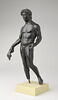 Statuette : jeune homme nu tenant une bourse, image 3/3