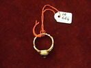 Bague en or, anneau formé de deux sirènes, onyx incrusté d'un brillant, image 2/3