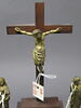 Christ en croix d'un ensemble de douze statuettes provenant d'une châsse, image 1/4