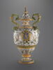 Vase couvert à deux anses : armoiries, image 3/21