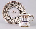 Tasse litron avec soucoupe, d'une paire (TH 1330), image 1/3