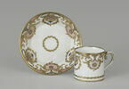 Déjeuner en porcelaine tendre, comprenant : un plateau, une tasse et soucoupe, un sucrier, image 4/6