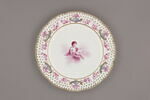 Assiette d'une série de quarante et une (R 510 à 549 bis); du service en pâte tendre blanche décorée de vases fleuris et d'amour en camaïeu rose et à bordure oeil de perdrix doré (R 489 à 549), image 1/3